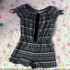 Black and white jumper in very good condition  never worn